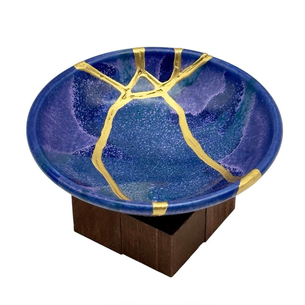Kintsugi Bowl Drip Glaze Pottery Chawan Gold Crack Art Personal Growth Gift